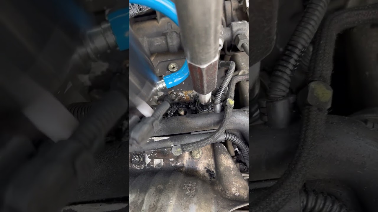 Wyciąganie wtryskiwacza w silniku Fiat 1.3 Multijet # #albaniadiesel #wtryskiwacz #wyciąganie #działammądrzej