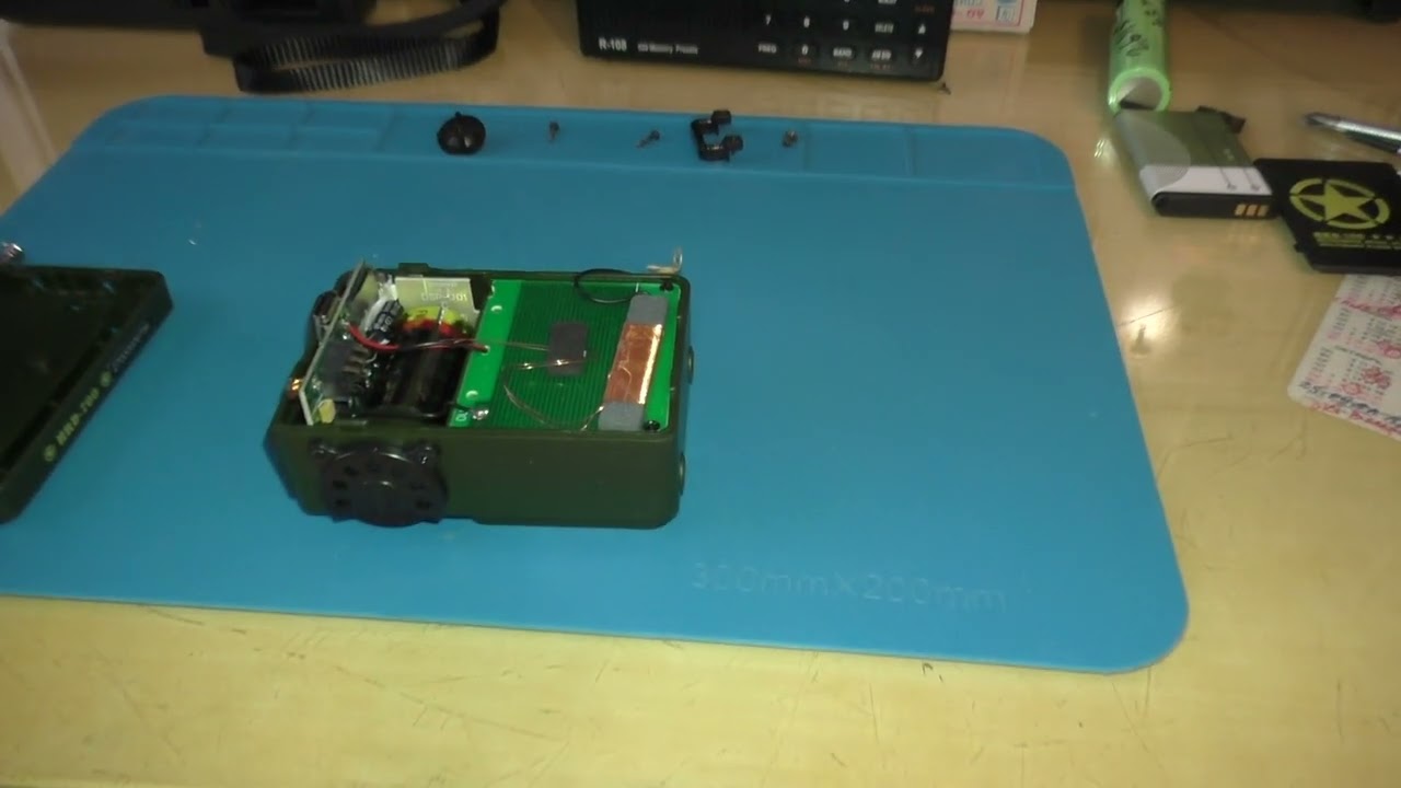 Радиоприёмник HanRongDa HRD-700. Что внутри