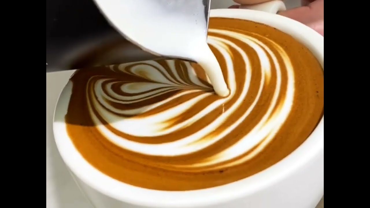 Slowleaf 🌿 Latte Art | Coffee Art [Barista:- @rubiolocc]