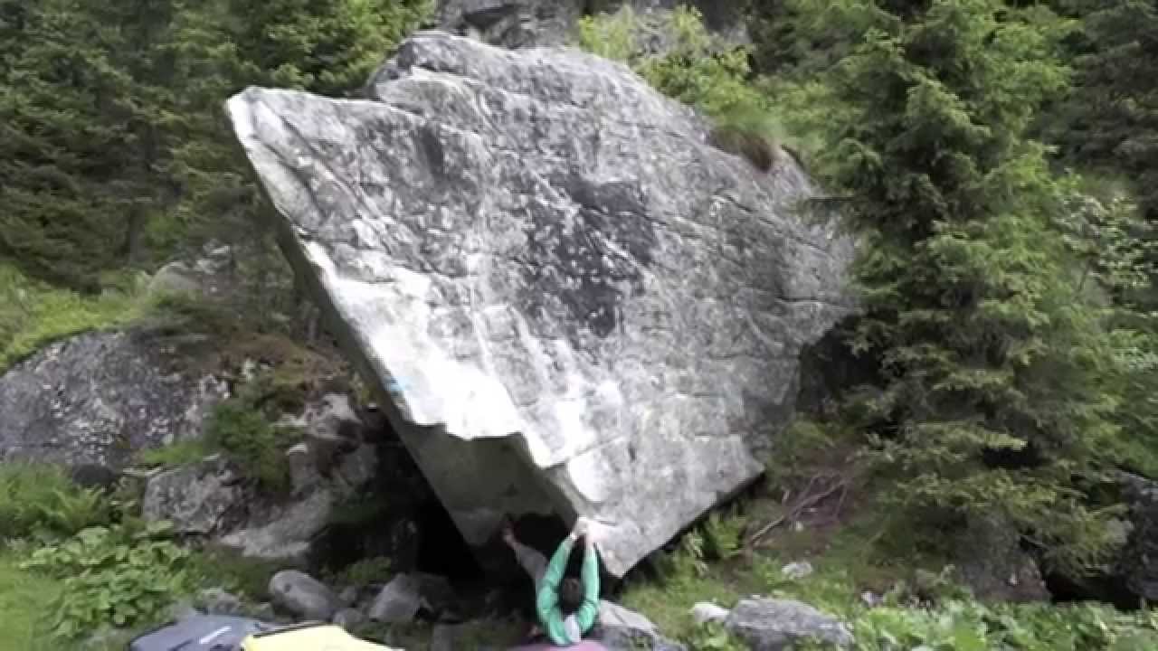 Daone Boulder - sector Nudole - blocco 1 - line B - SPIGOLO DELL'ANGURIA