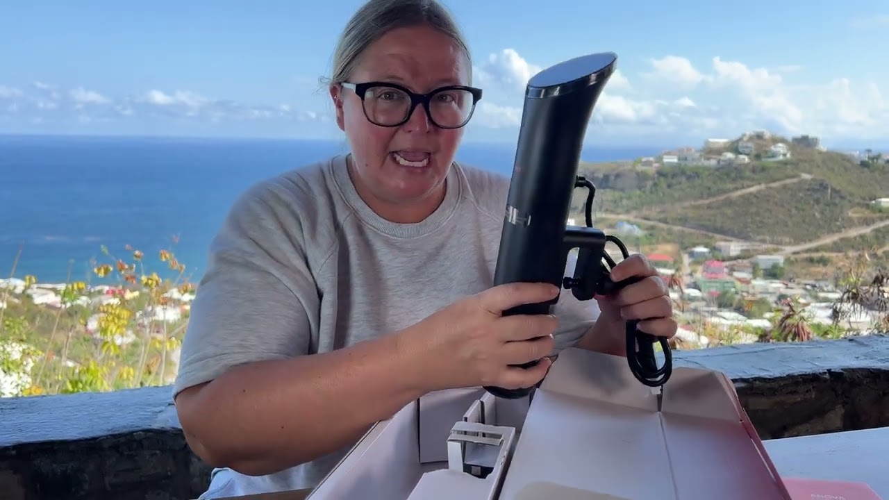 Unboxing: Anova Culinary (ANOVA)ᴿᴱᴰ Precision Cooker Nano