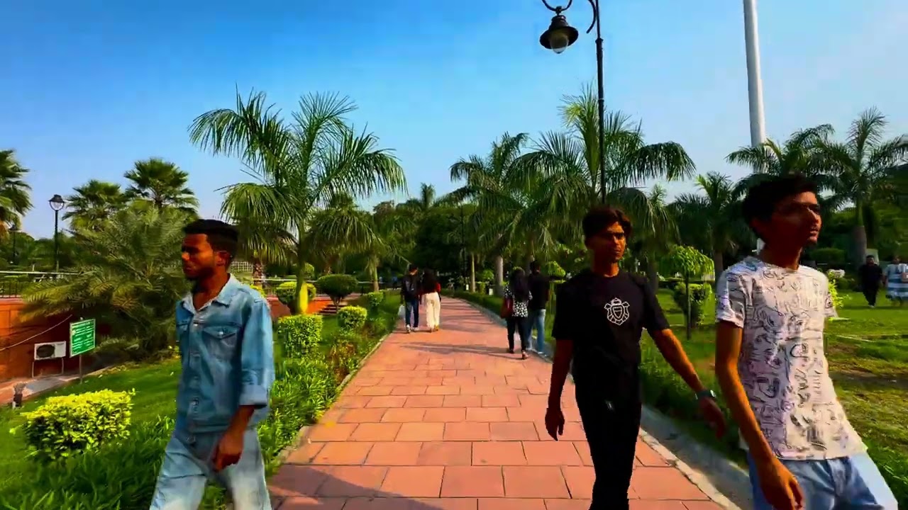 Finding peace in the heart of the chaos. ✨ Delhi’s heartbeat at Central Park.