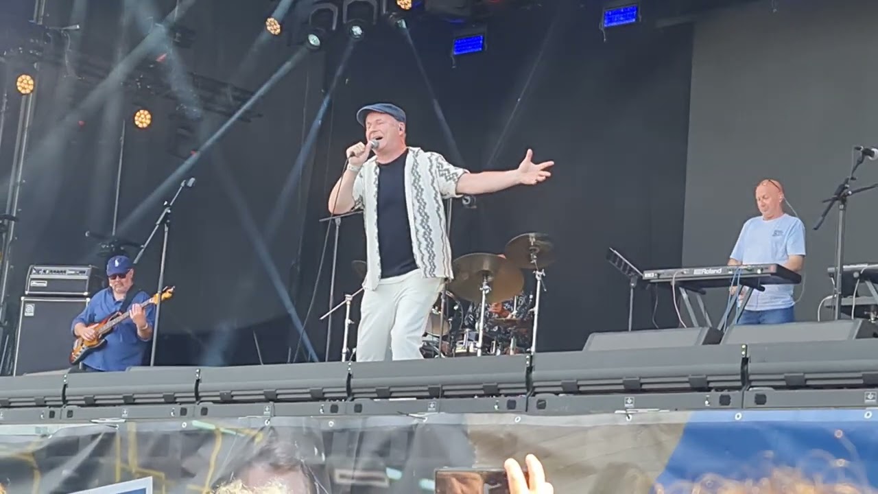 Fiction Factory - (Feels like) Heaven (live W-Festival Ostende 2022)