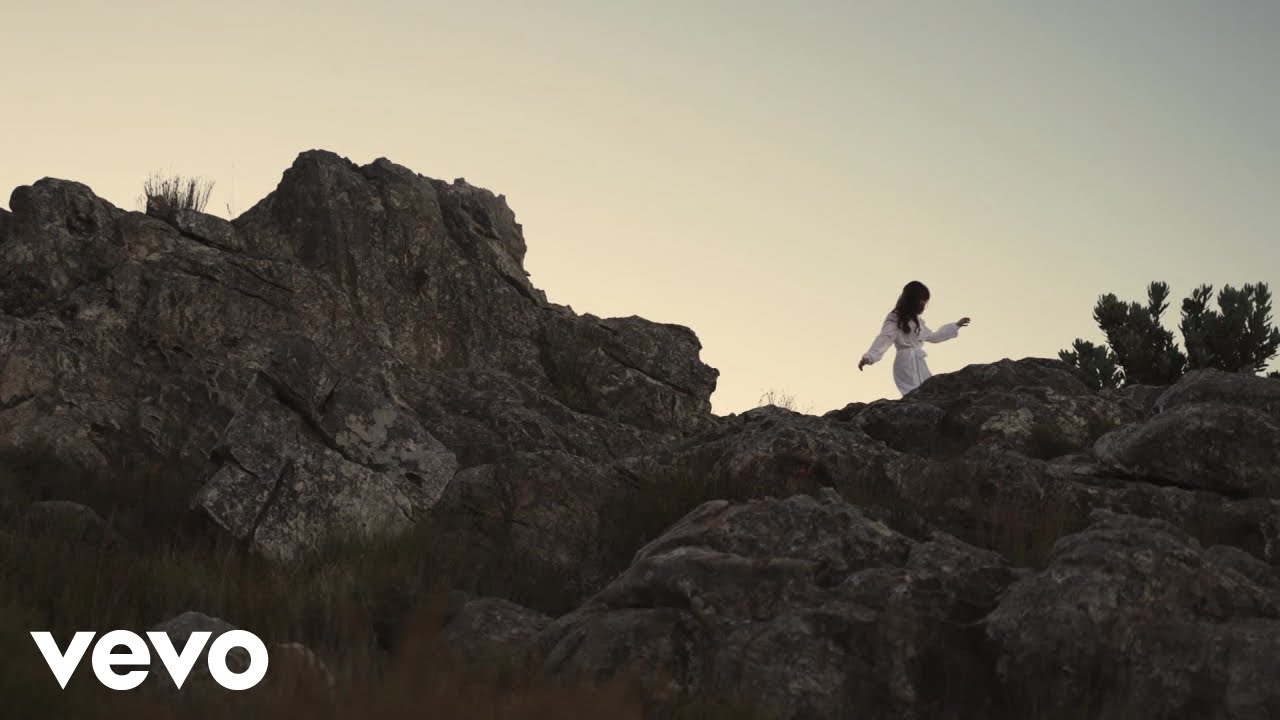 Angelika Ewald - Pi&oacute;ra (Official Music Video)