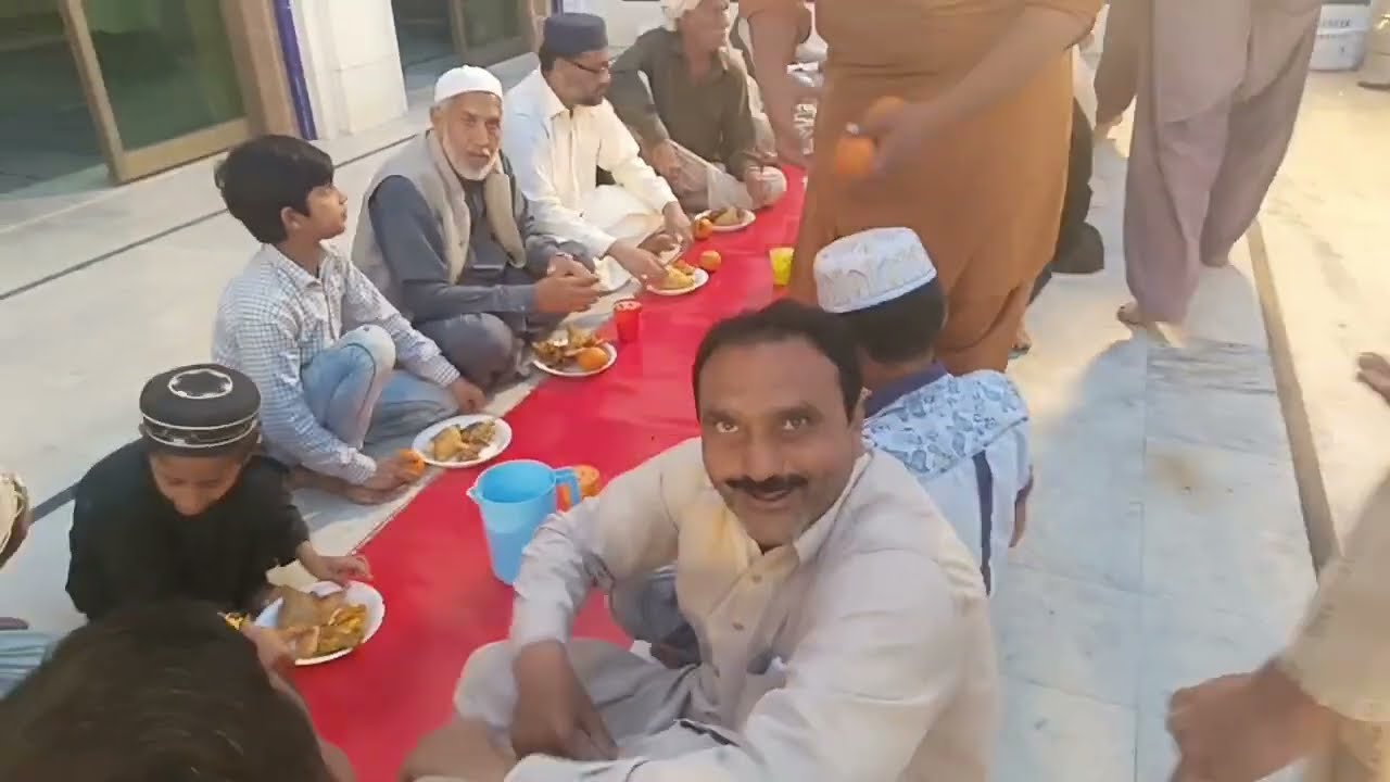 Huge Aftari Distribution at Masjid – Day 6 Ramadan Vlog