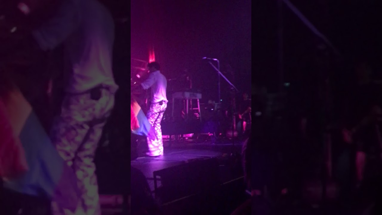 Harry Styles - Woman front row HD (San Francisco 2017)