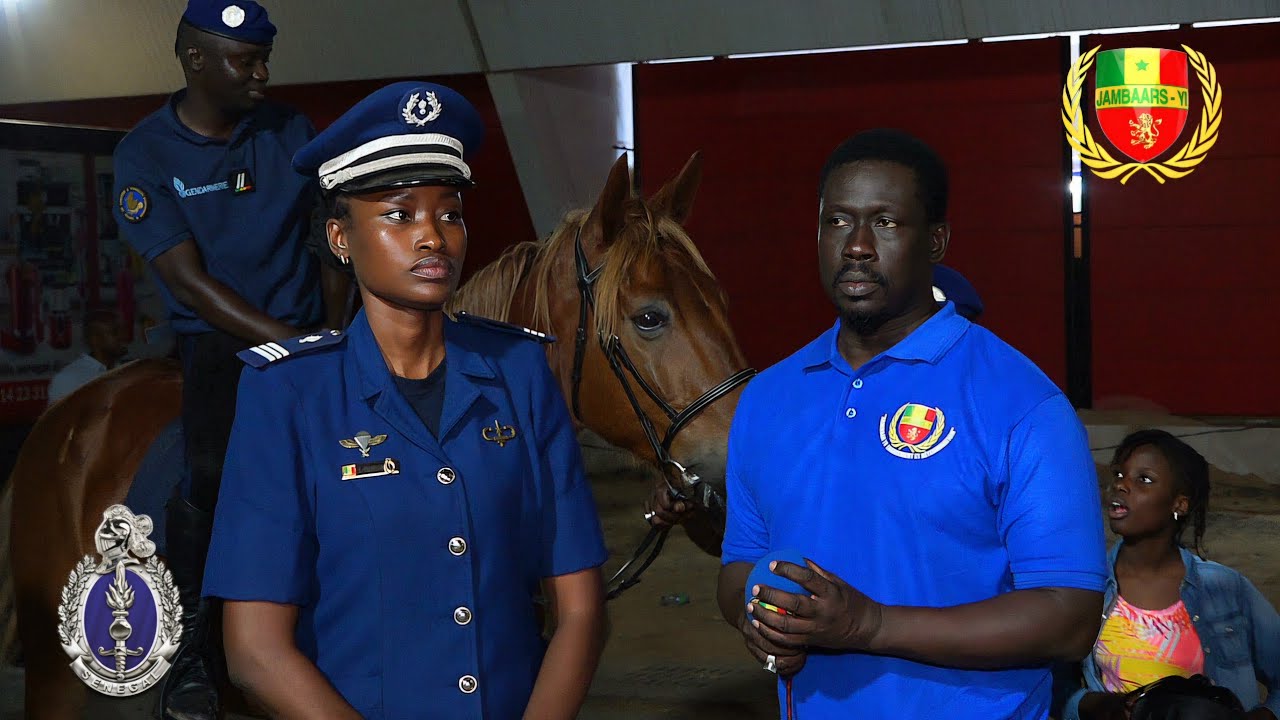 CAPITAINE Aissatou DIEDHIOU Présente les différentes unités de la Gendarmerie Nationale a la foire..