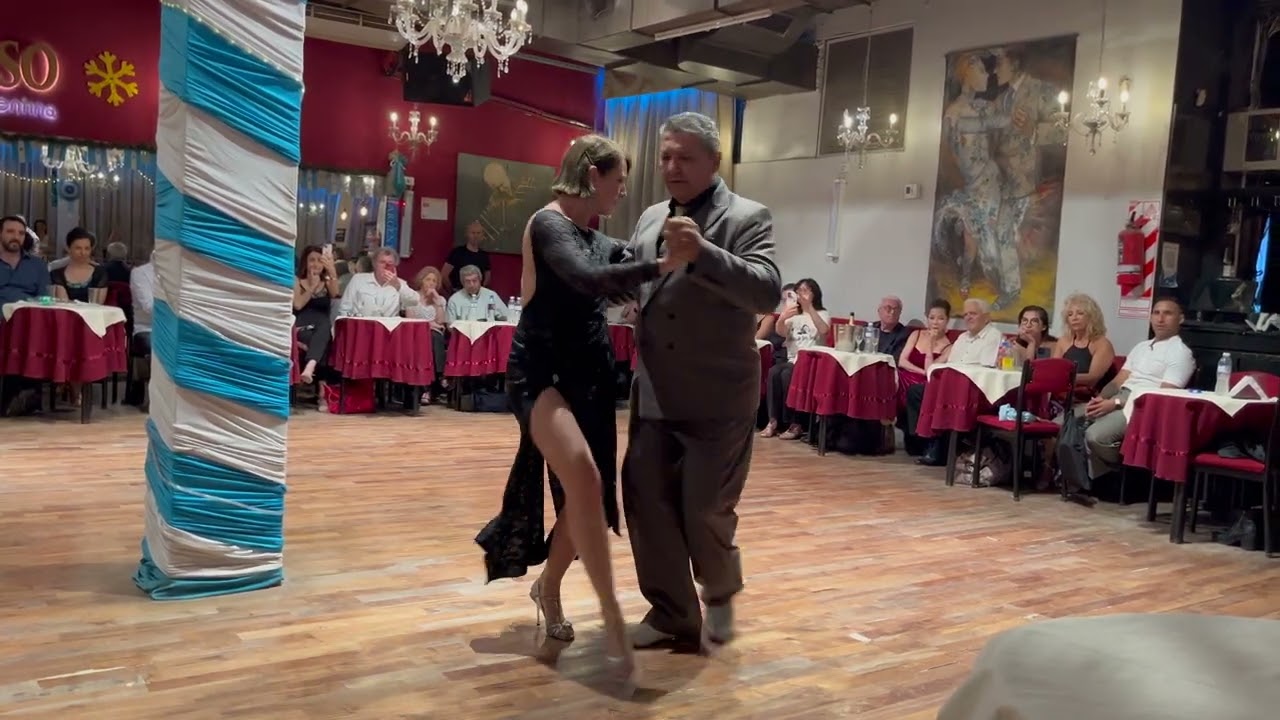 Porteño j Bailarin en El Beso  Ricardo Calvo y Sandra Messina