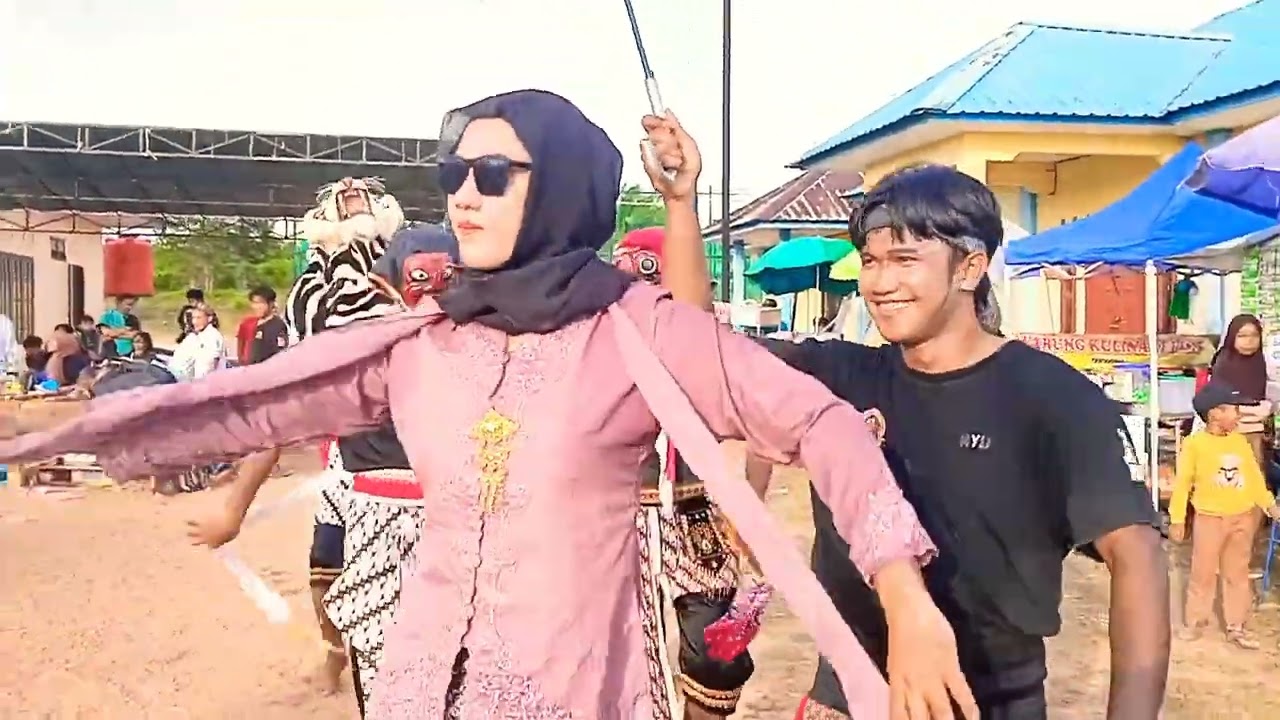 KANGBOY _HARI JADI KE 20 TOAPAYA UTARA -TARIAN PENGHANTAR TOLE2_HALAMAN KANTOR DESA-KANGBOI-