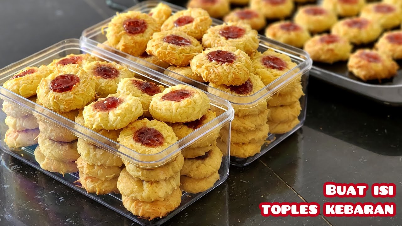 Persiapan buat kue lebaran. Buat sendiri strawberry thumbprint cookies