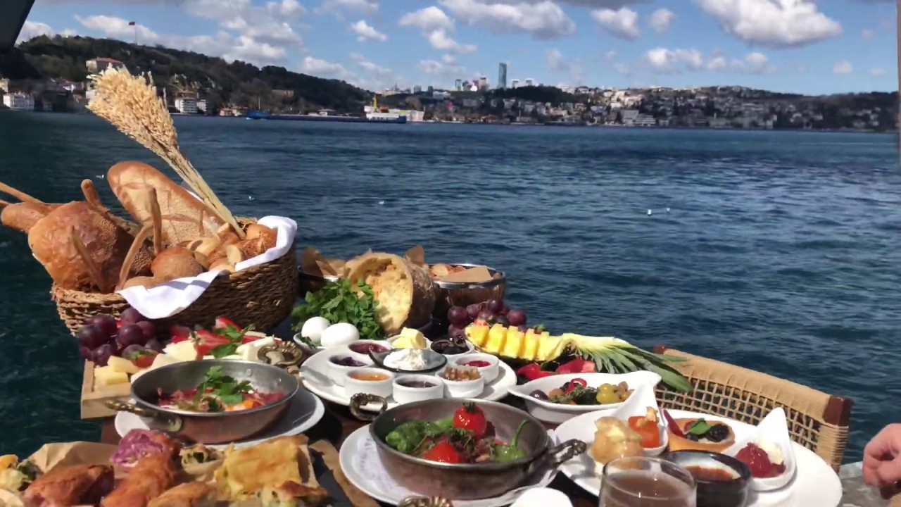 Boğaz&rsquo;da Pazar Kahvaltısı | Lacivert Restaurant
