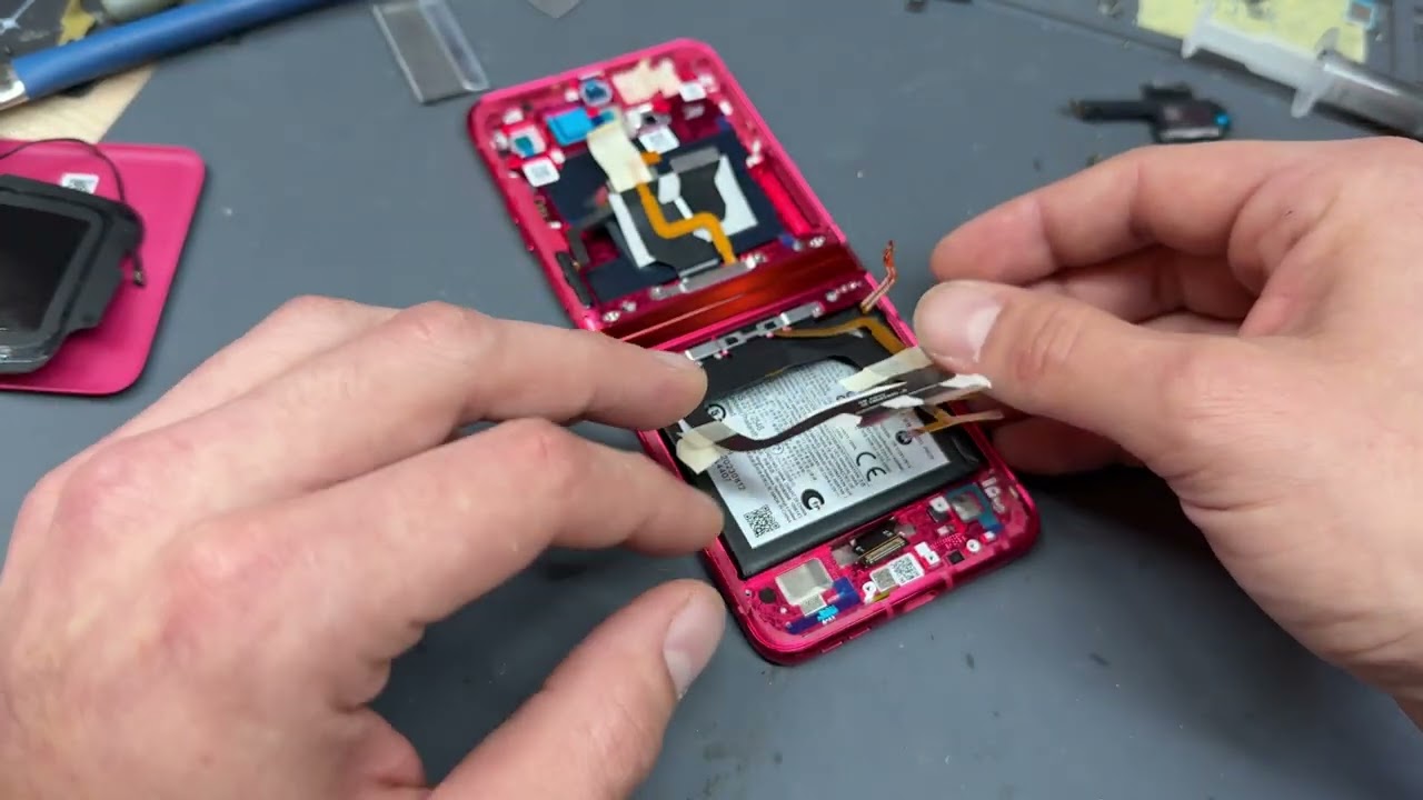 Motorola Razr 40 Ultra - Inner Screen Replacement DIY Guide!