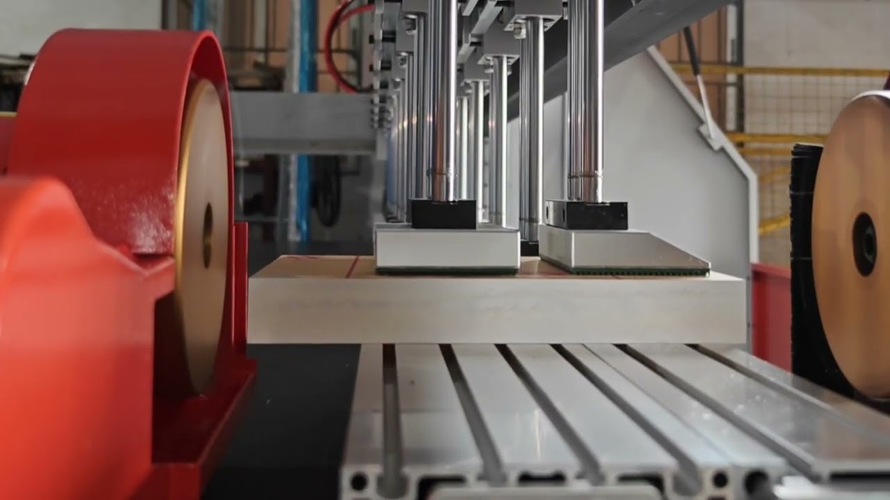 Double-sided polishing machine with a processing length of 2500mm