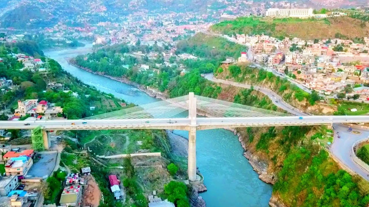 DANGEROUS DRIVING -  MURREE (PUNJAB) TO MUZAFFARABAD AZAD JAMMU & KASHMIR (AJK), PAKISTAN.