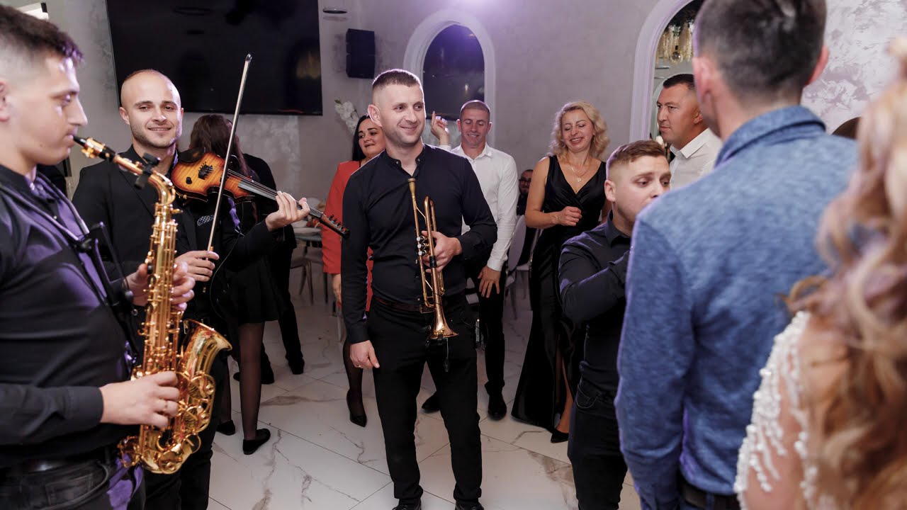 Muzica populara de ascultare. Formatia La Multi Ani