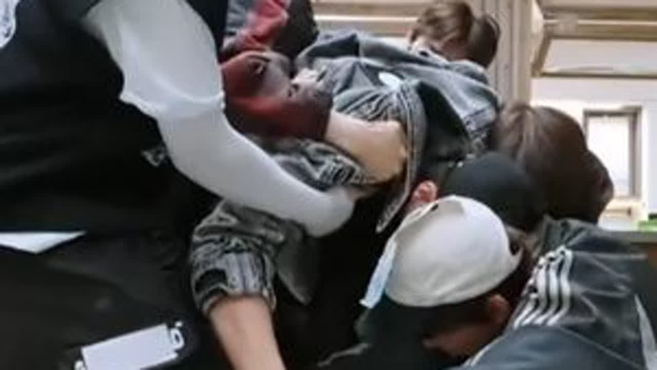 但凡大哥在我们少熙也不会赌上一条膝盖也要干死哥几个了~ #十个勤天 #兄友弟恭 #爱的具象化