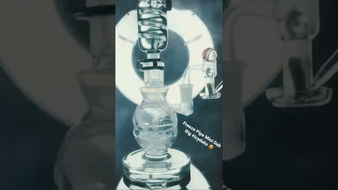 Icy dab hits with the Freeze Pipe Mini Rig #shorts #dabrig #dabrigs