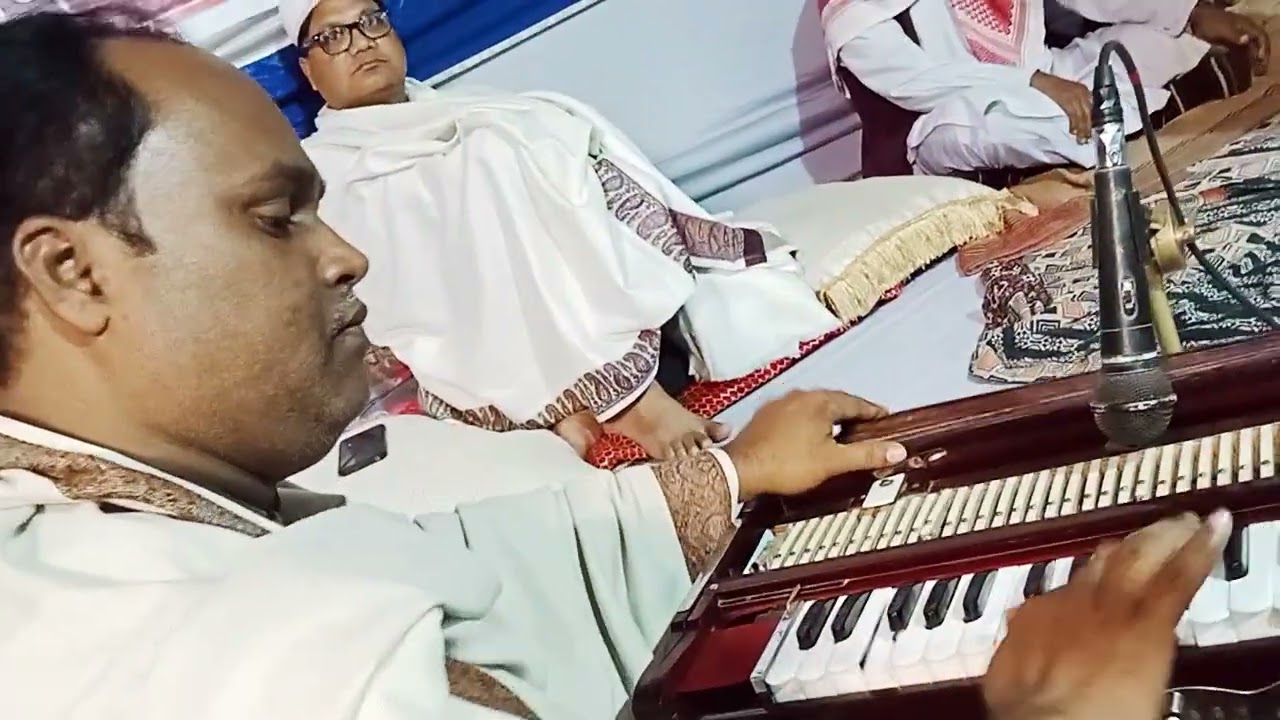 সরল পথে চালাও তুমি যে আমারে এই মিনতি আল্লাহ তোমারি দরবারে গাইলেন সুরমা সরকার 