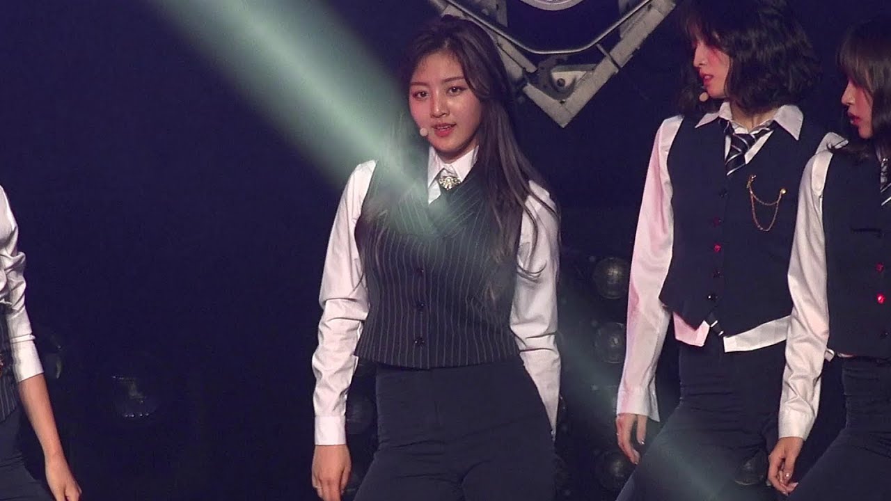 180519 TWICELAND Fantasy Park Day2 - Valenti(BoA) 트와이스 지효 직캠 (TWICE Jihyo Fancam)