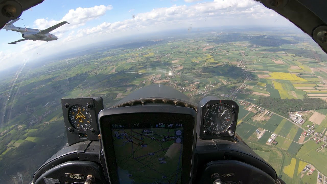 FBCS TS-11 Iskra 1214 SP-YBC & 1402 SP-YTH - Formation Flight - EPML Mielec 21.05.2022