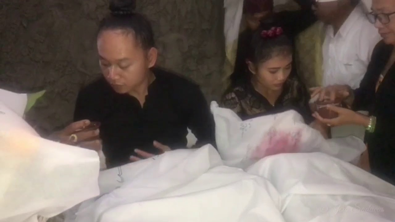 Upacara Mediksa Ida Mas Dalem Segara