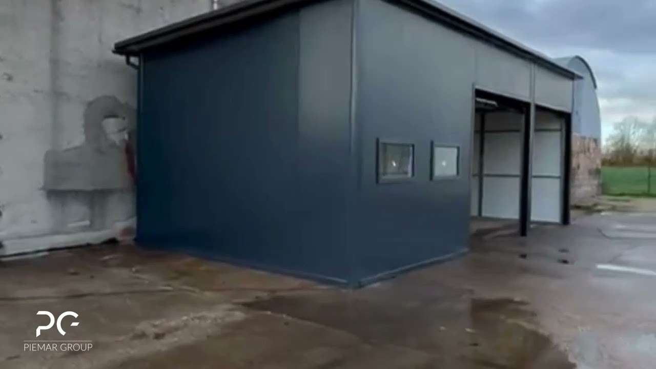 Blechgarage mit 2x Sektionaltor, Schlupftür und Isolation RAL7016 | www.piemar.de