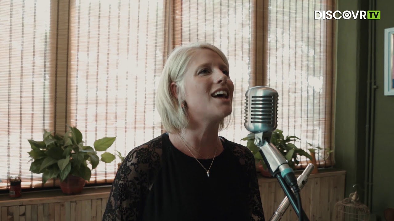 Emily - Songbird | DiscovrTV Hanoi