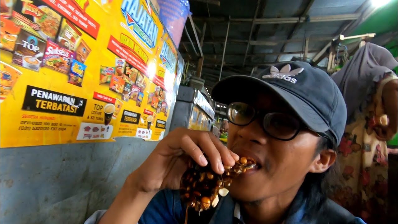 BERBURU JAJAN TRADISIONAL DI PASAR AROSBAYA BANGKALAN, SUASANA TERBARU 2025