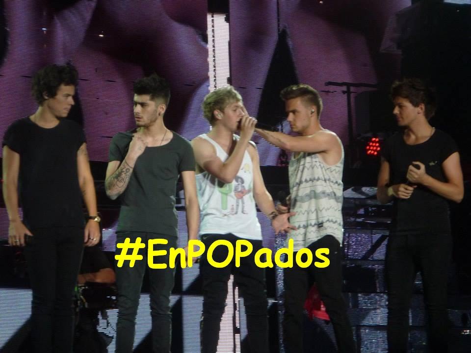 ONE DIRECTION cantan 