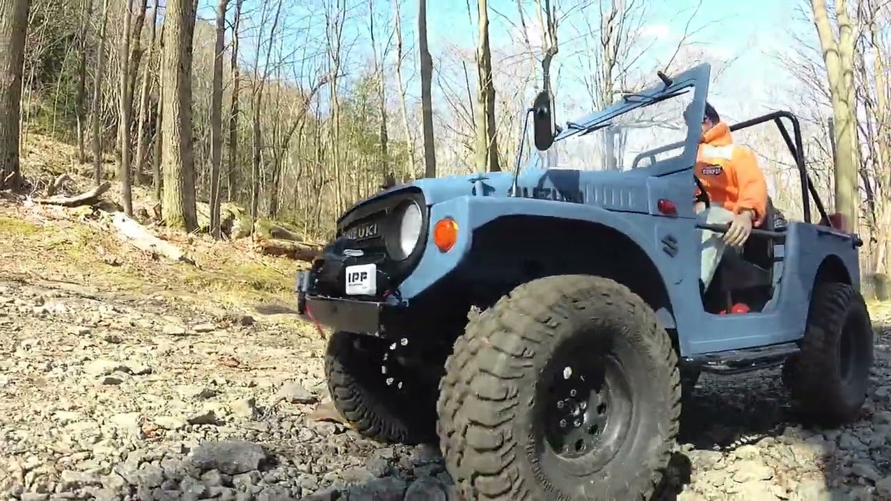 FMS Suzuki Jimny 1/6 on the rocks