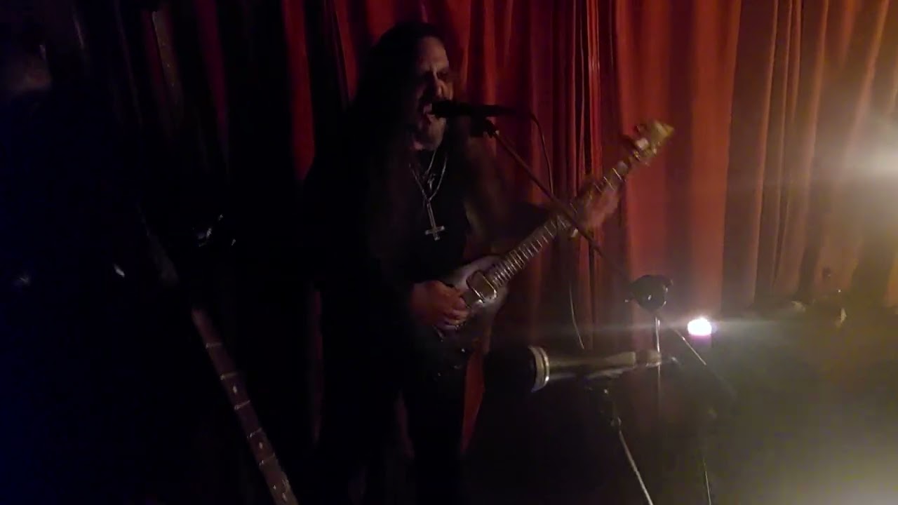 HORNS  live 