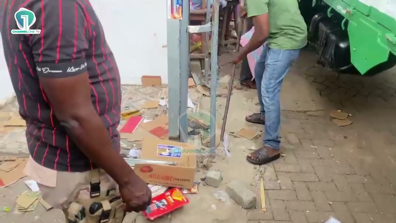 Ho Market Clears Stores and Containers to Create Space for Traders