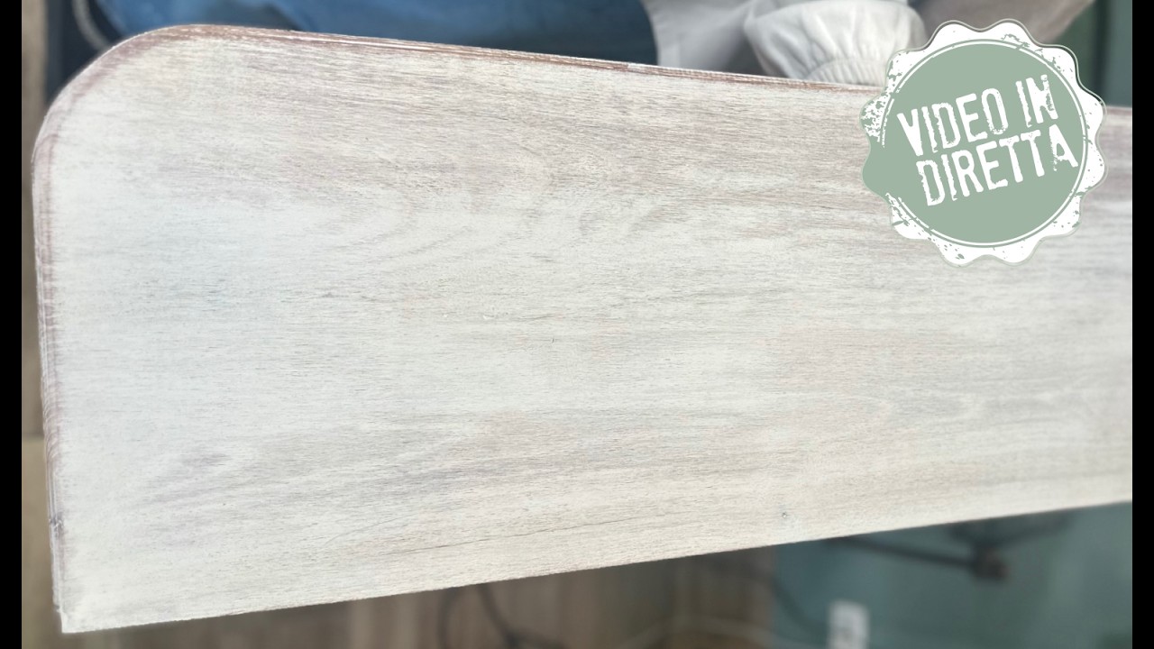 Facciamo un lavaggio di colore su legno grezzo con il Clear Sand, 224° Salotto del Mercoledì
