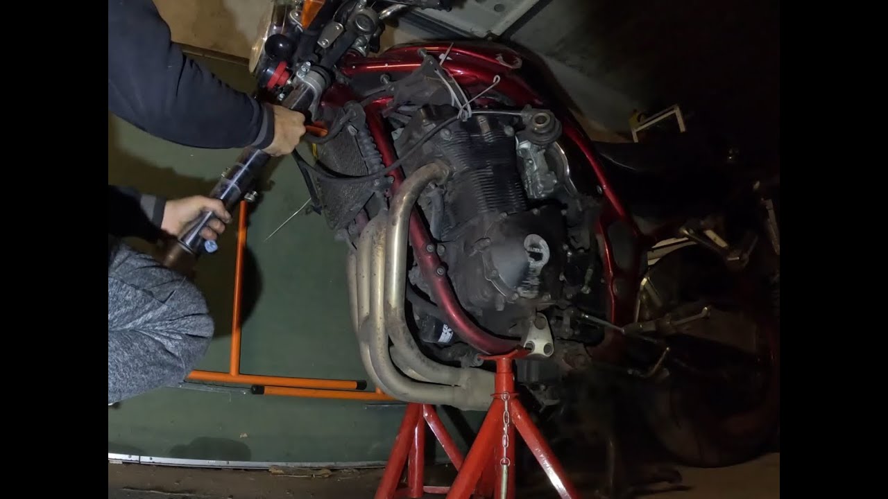 Suzuki Bandit Lenkkopflager und Tüv fertig machen