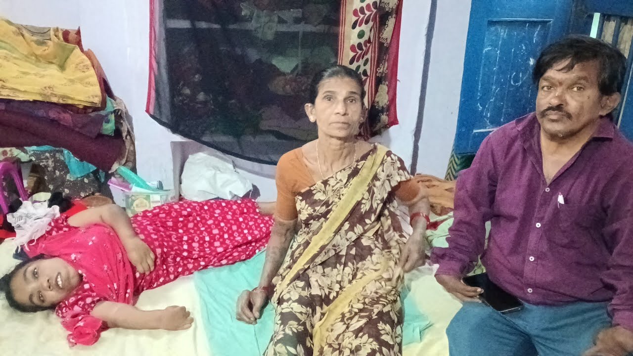 వికలాంగురాలు పూజ ఫ్యామిలీ తో పల్లె ప్రవీణ్ ప్రజానేస్తం పూజ కుటుంబానికి సాయం చేద్దాం ఆధుకుందాం 