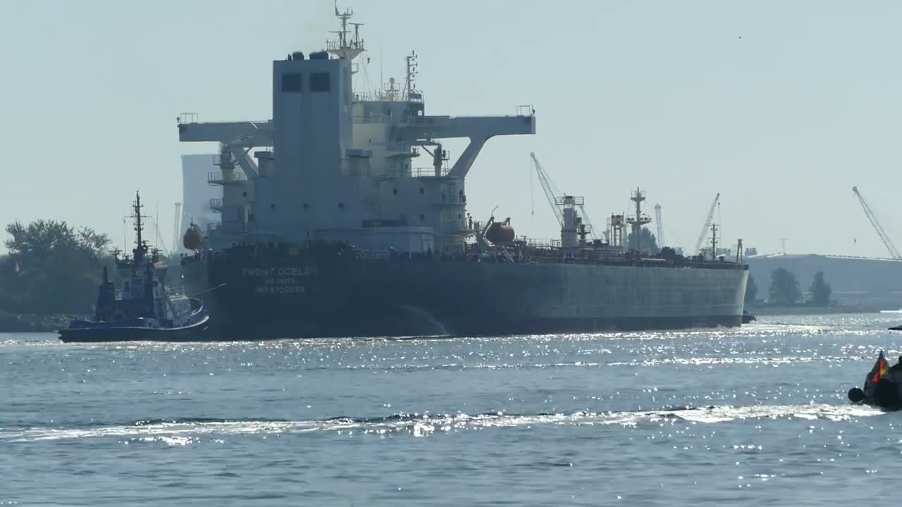XXL TANKER FRONT OCELOT | Einlaufen in Rostock