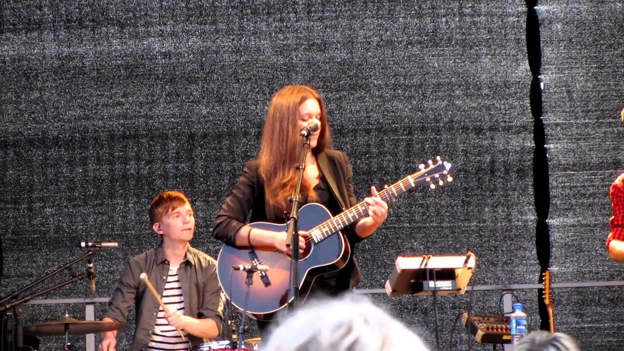Melissa Horn - Säg Ingenting Till Mig (Sogndalstrand Amfi July 2011)