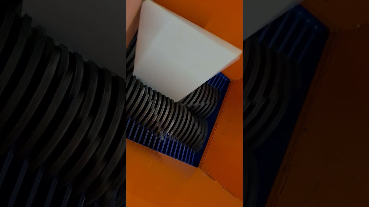 Шредер двухвальный ИШМ-220 дробим ДСП, МДФ. | crushing of wood on a shredder.