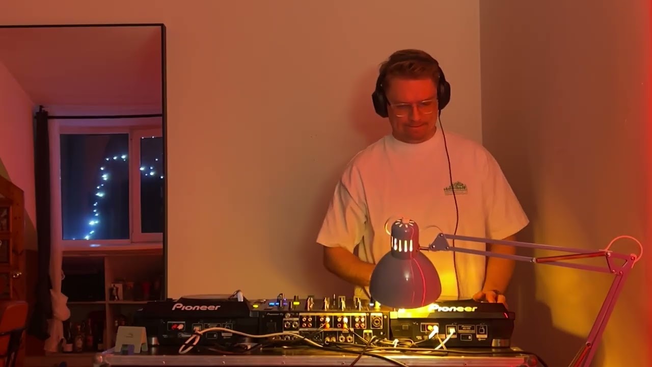 Disco house live mix straight from the REDROOM 2026-03-03