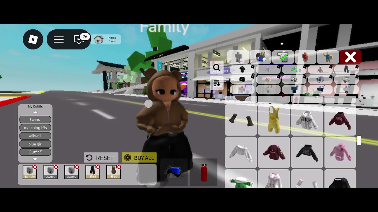 Tutorial on how to save outfits and make realistic outfits and brookhaven ROBLOX