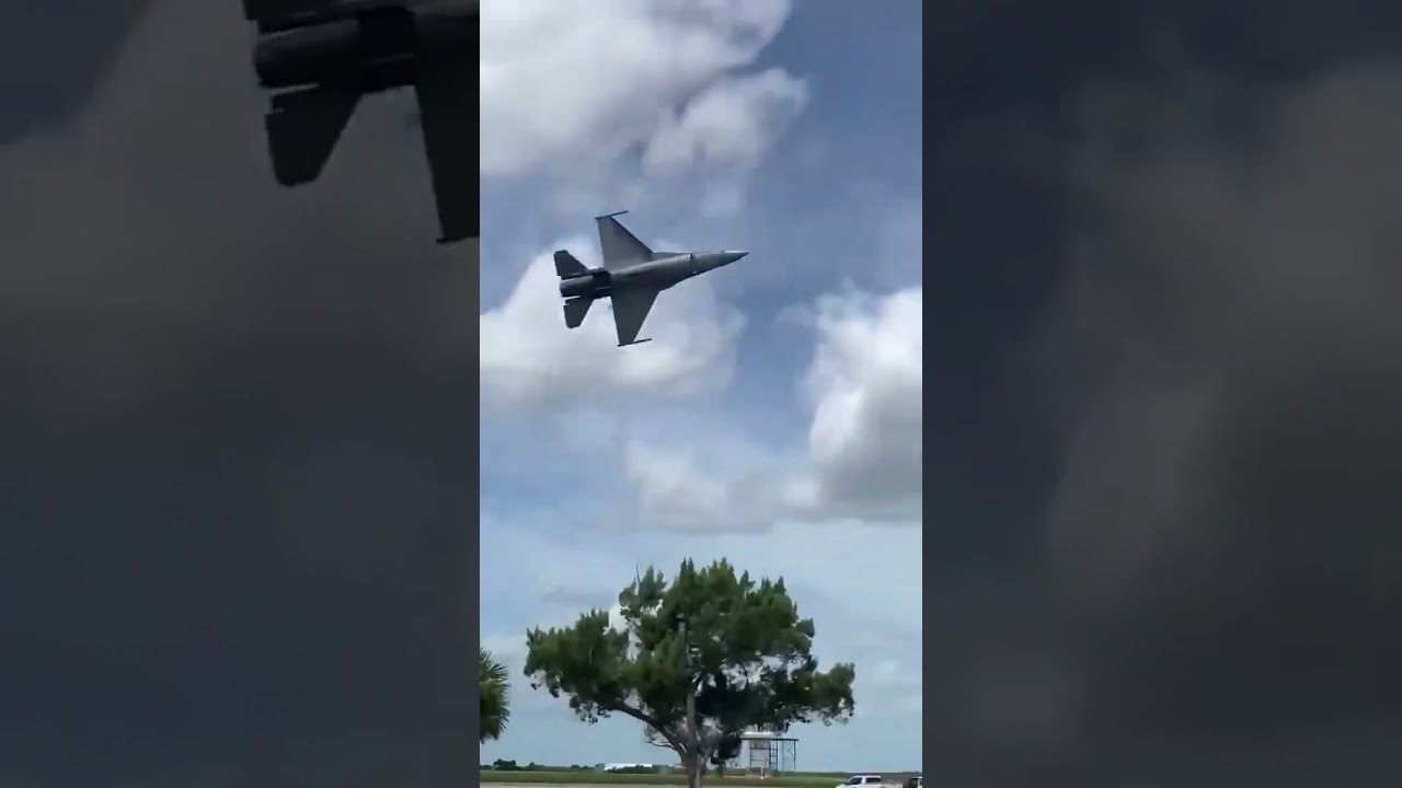 As&iacute; volara el F-16 del Viper Demo Team en FAMEX 2023