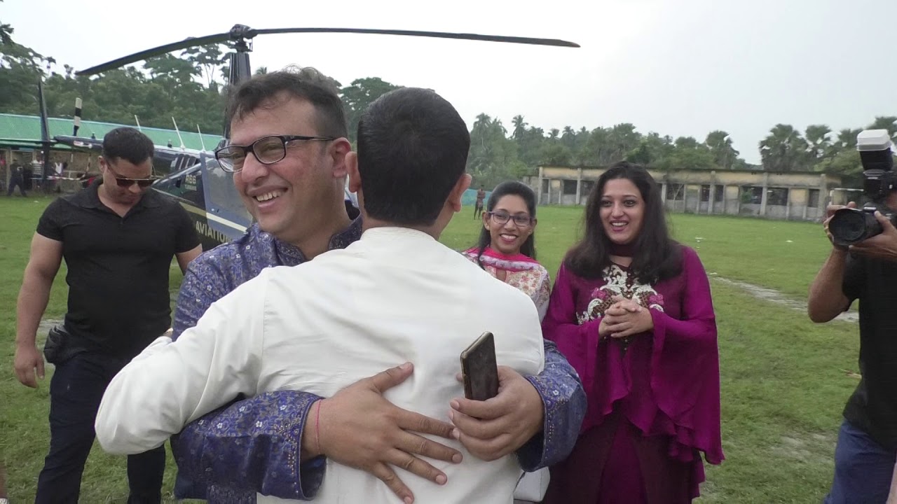 Superster Riaz arrives at Sikdarbari in Bagerhat.Part.2..শিকদার বাড়ীতে চিত্র নায়ক রিয়াজ