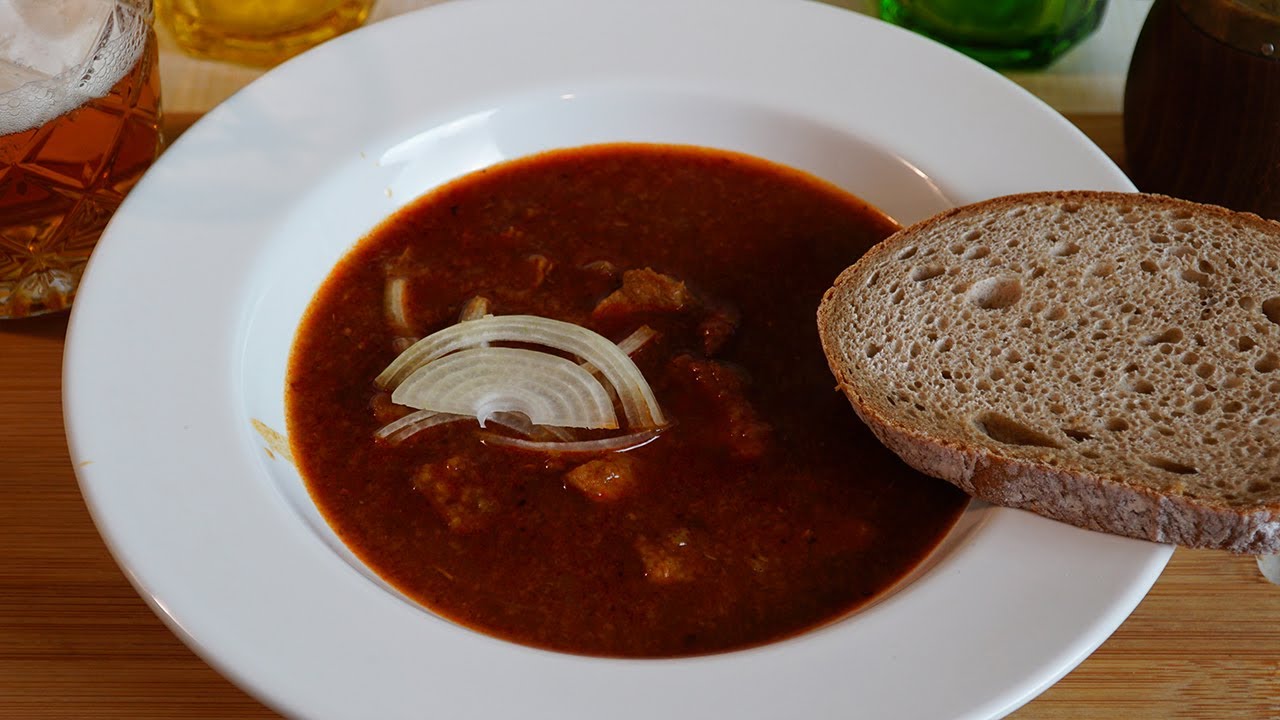 Vynikající VEPŘOVÝ GULÁŠ | Vaříme s Kubíčkem (RECEPT #34)