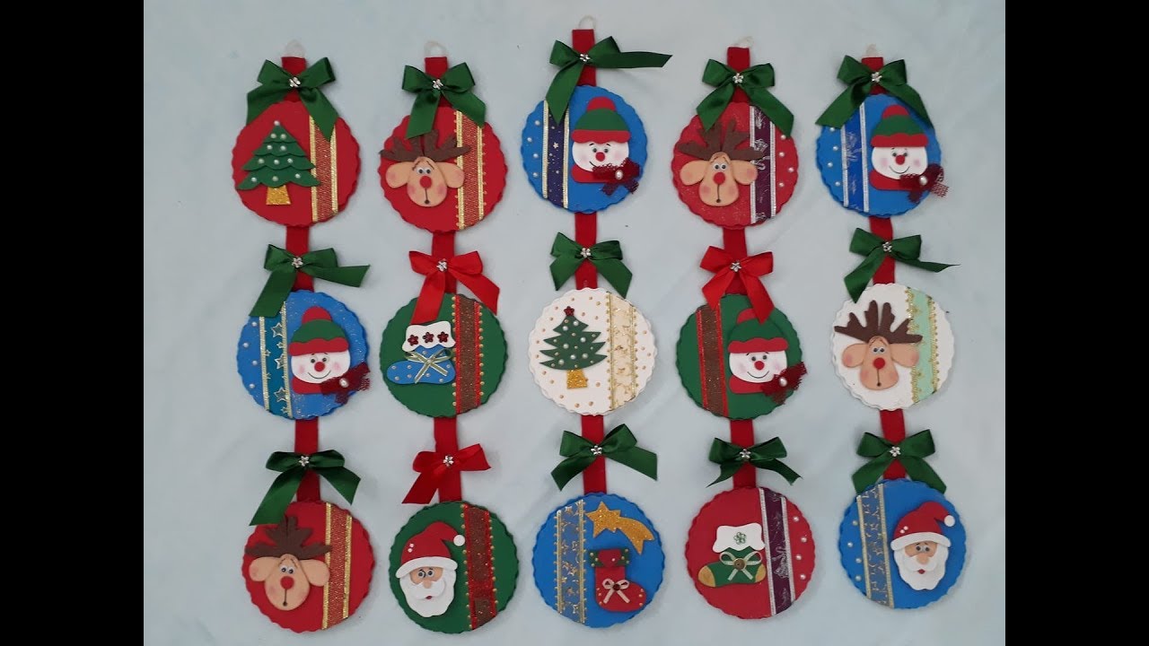 Enfeite de Natal para porta, feito com cds.Muito fácil.