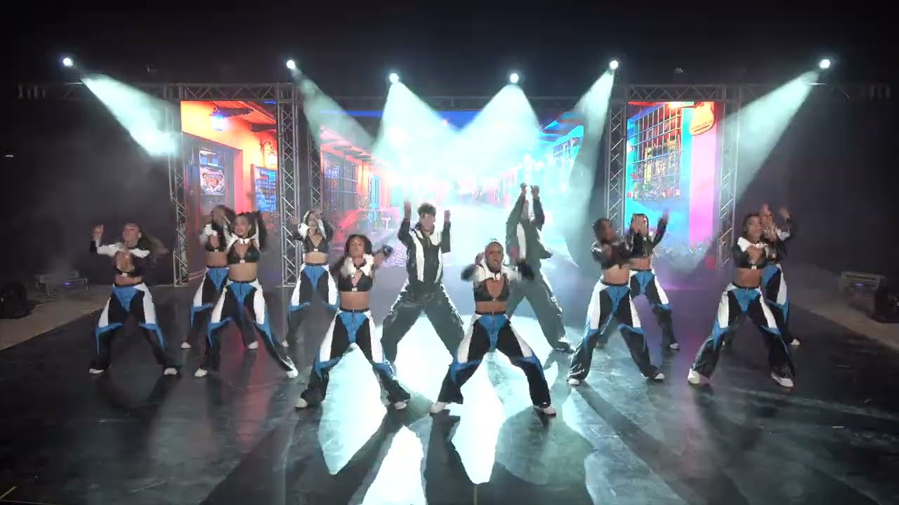 VL ACADEMY BISCEGLIE  SHOW DI REGGAETON - HACE CALOR
