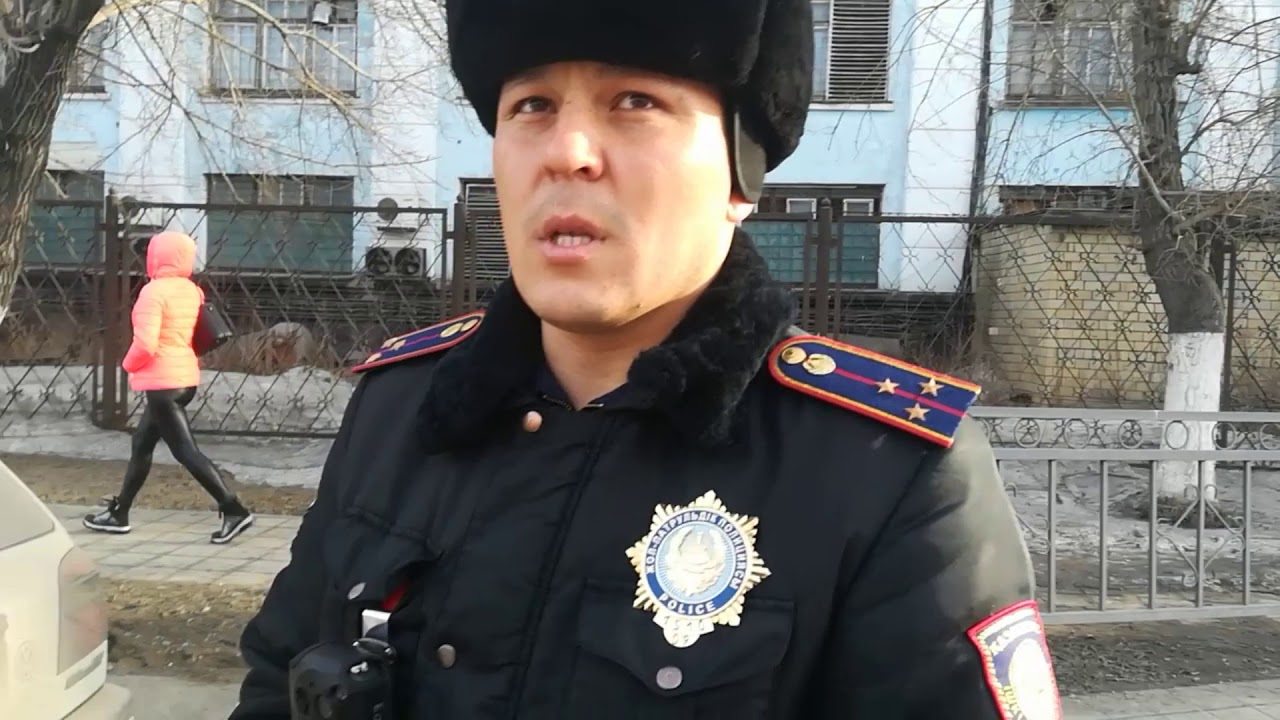 Менты подрезают меня, не включают поворотник и пытаются развести меня на этом же… Казахстан.