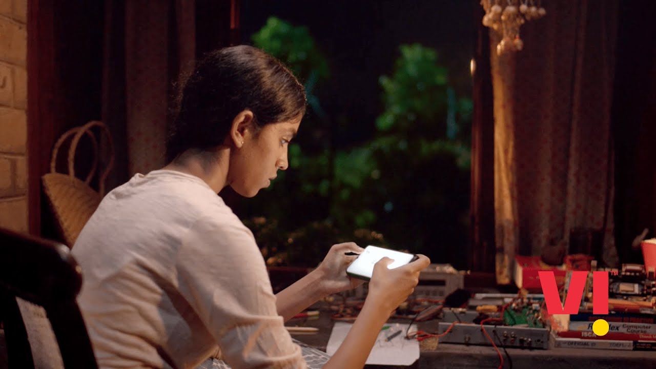 Start innovating with GIGAnet - Vi Scarecrow Ad