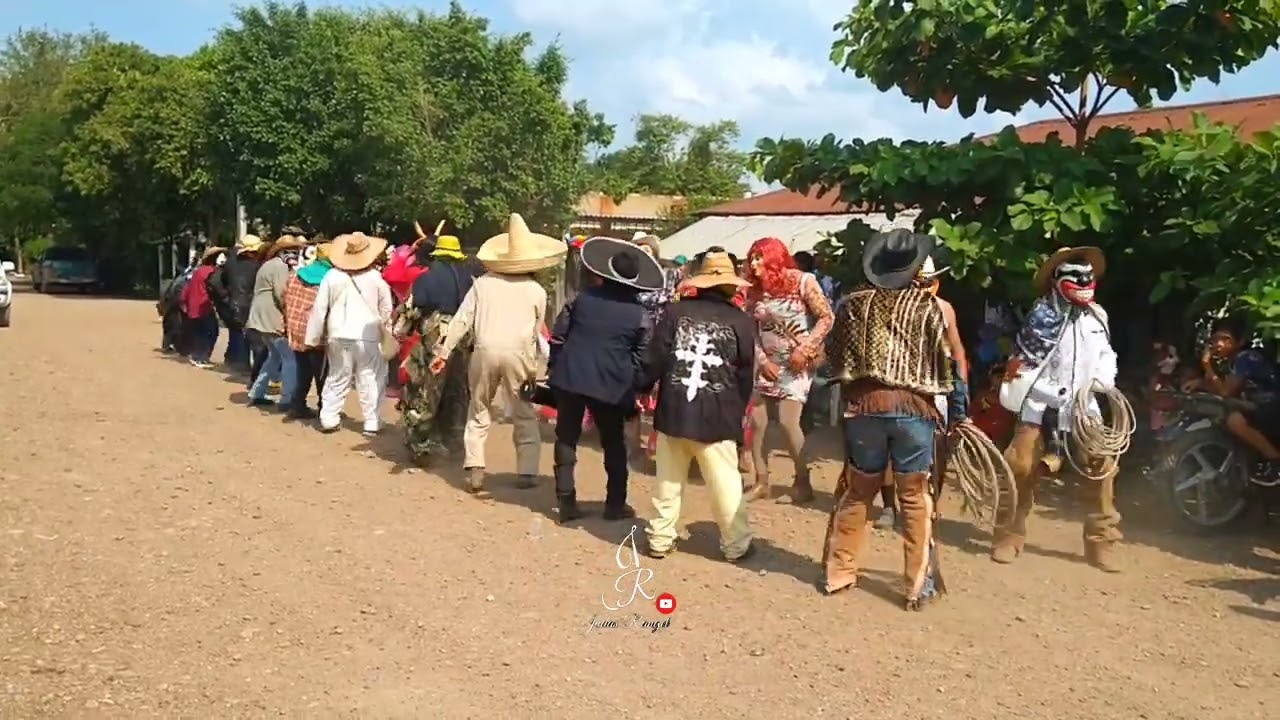 bailando xantolo 👺✌️🕺 en POTRERO BRASIL con la comparsa de arroyo canchey #viralvideo