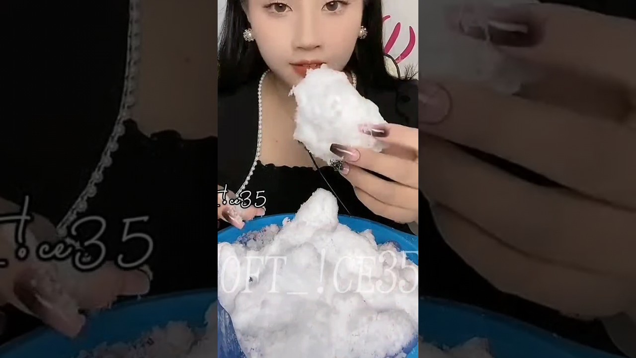 POWDERY FROST ICE EATING 🍚#whiteice #freezerfrost #icebites #frost #iceeating #freezer