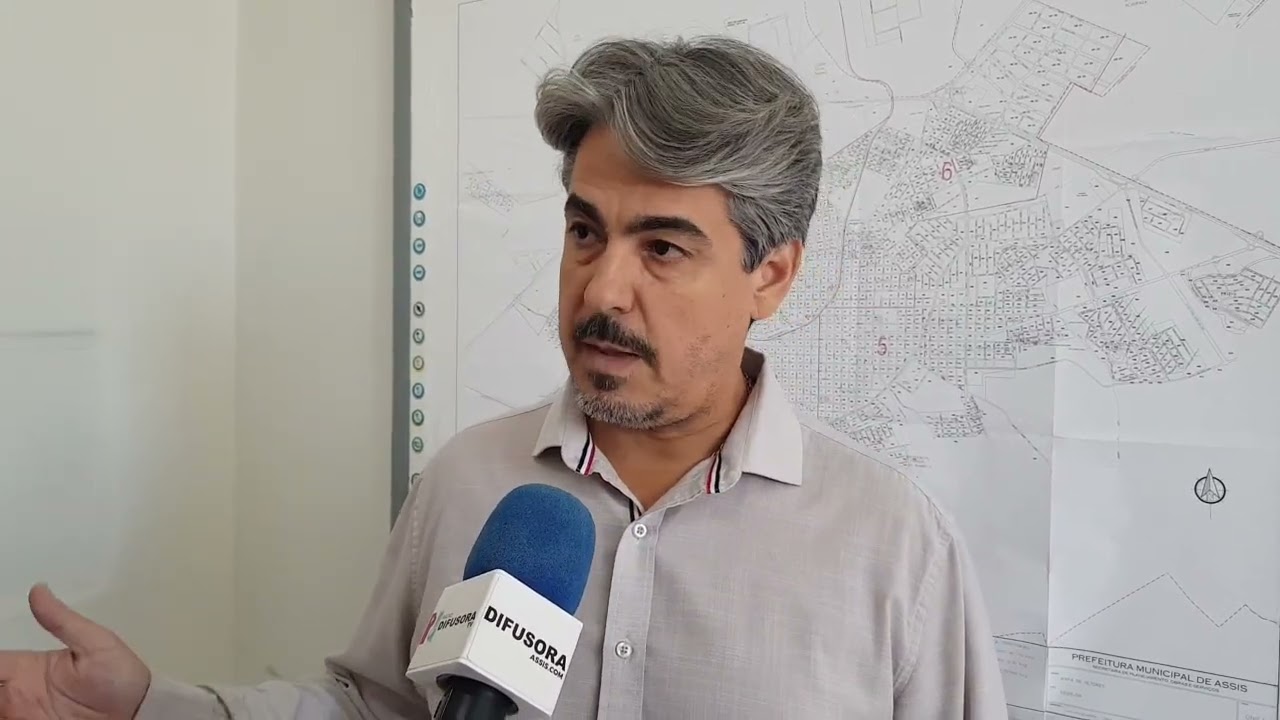 Leandro Bergonso, secretário de Governo de Assis, explica projetos de melhorias no Parque das Águas